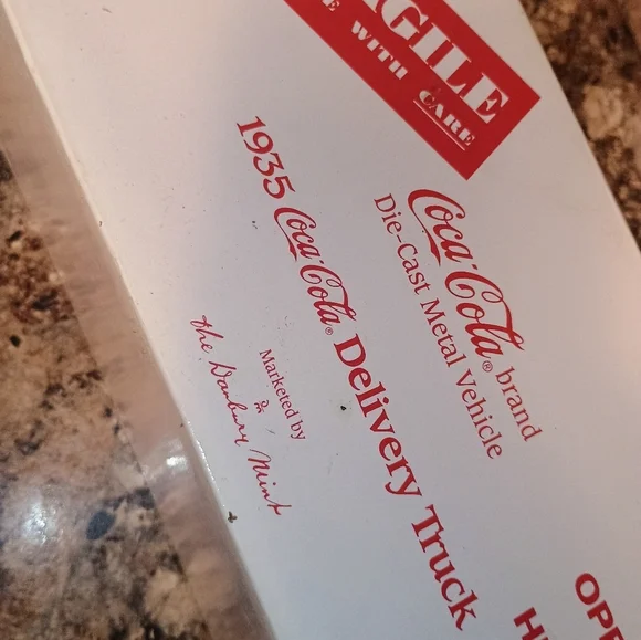 Rare collector's item Coca-Cola diecast metal vehicle replica of a 1935 Coke.New - Picture 10 of 11